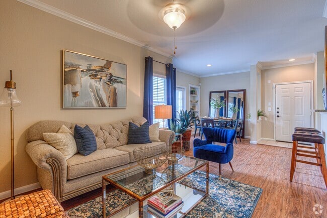 Living Area - Enclave At Woodbridge