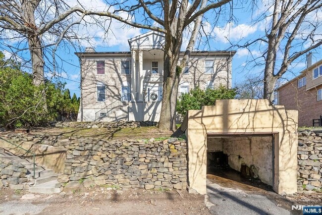 Building Photo - 360 Gorge Rd