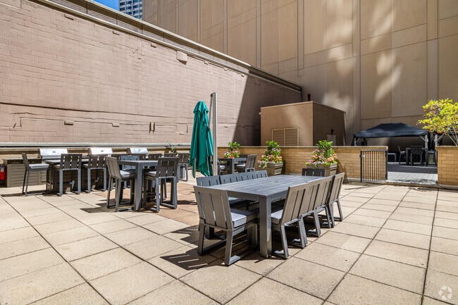 Outdoor Deck - 420 E Ohio