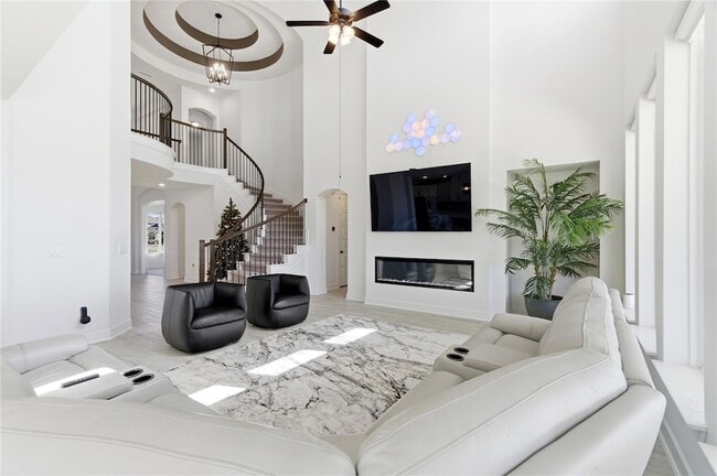 Photo - 396 Hollister Dr