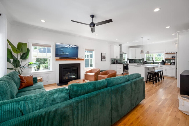 Building Photo - 2019 James St Unit ID1300730P