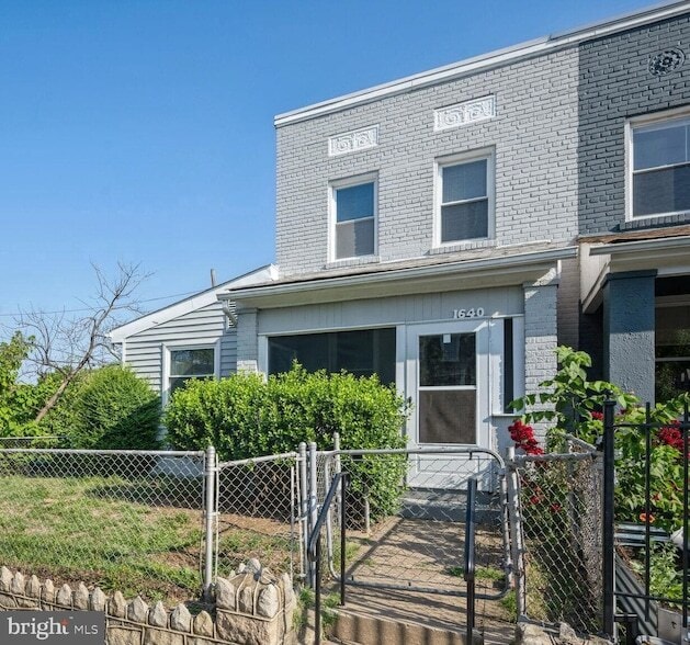 Building Photo - 1640 L St NE