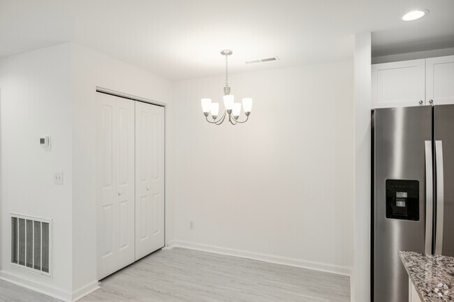2BR, 2BA - 1,000SF - Dining Area - Colonial 171, 175, 179