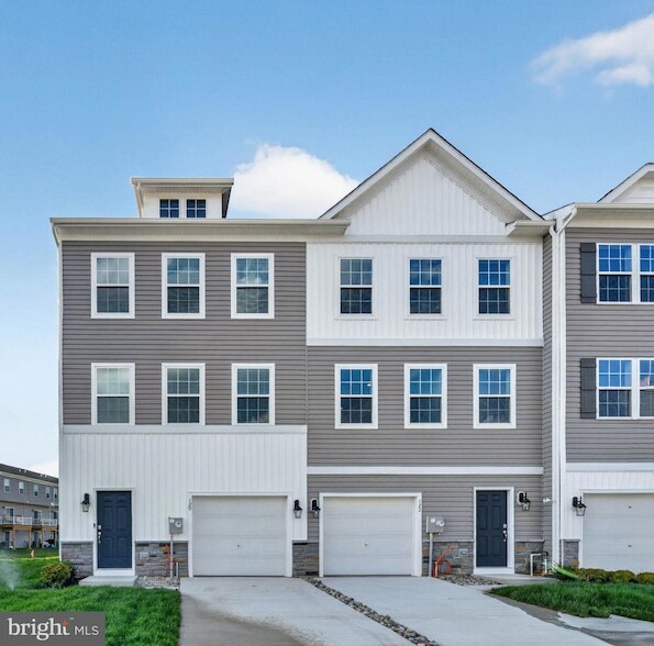 Photo - 120 Essex Dr