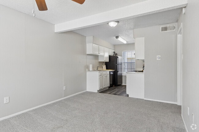 A1 1BR, 1BA - 525SF - Living Room - Crestbrook Apartments