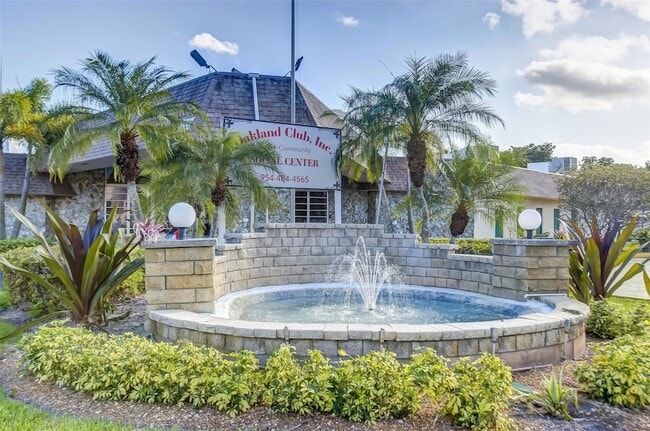 Building Photo - 4050 NW 42nd Ave Unit 312