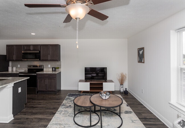 2BR, 2BA - 935 SF - WestRidge Flats
