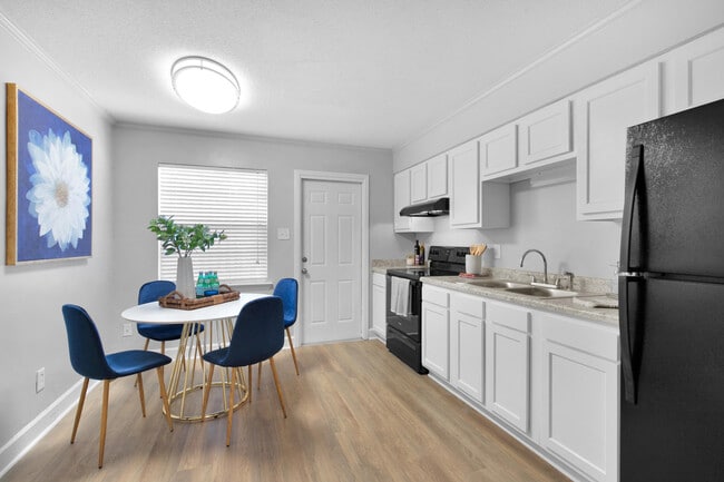 Kitchen and Dining - Carondolet