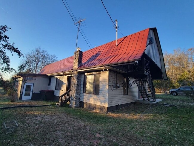 Photo - 688 Speck Rd