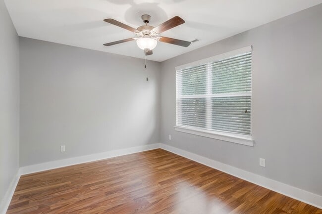 Photo - 5904A Carl Pl