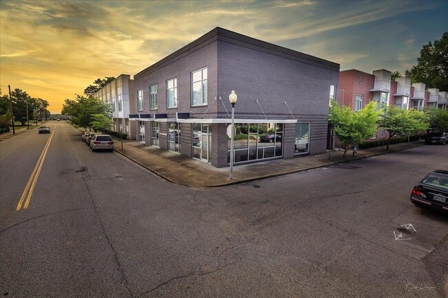 Building Photo - 2263 Young Ave Unit 212