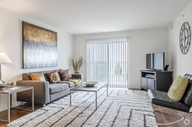 2BR, 1BA - 960SF - Living Room - Bell Estates Apartments