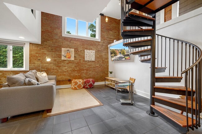 Building Photo - 329 N West Ave Unit ID1221798P