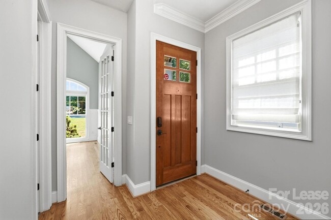 Photo - 520 Iverson Way