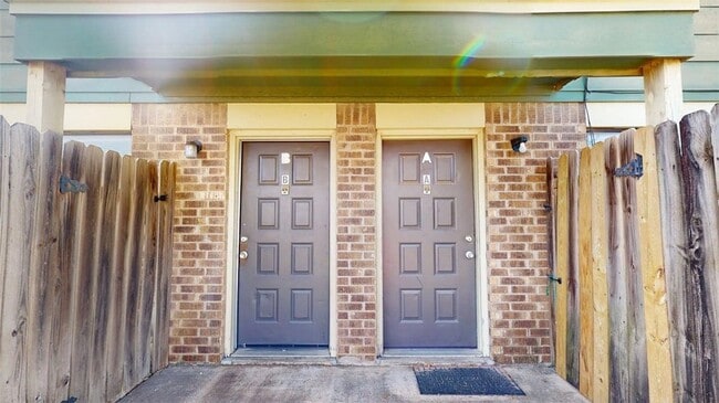 Photo - 2807 Longmire Dr Unit B