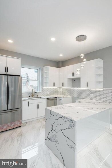 Building Photo - 2209 Dreer St