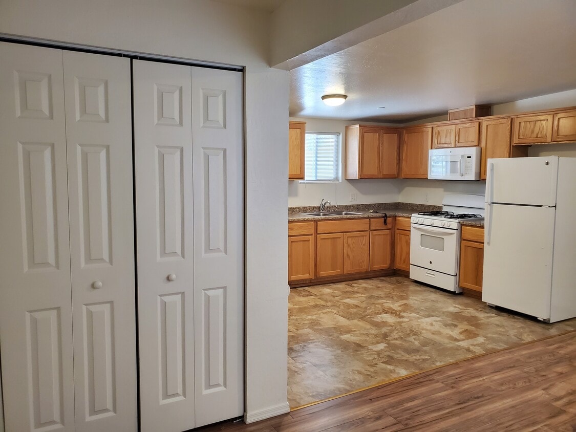 Floor Plan - 2555 W 4th Street - Studio