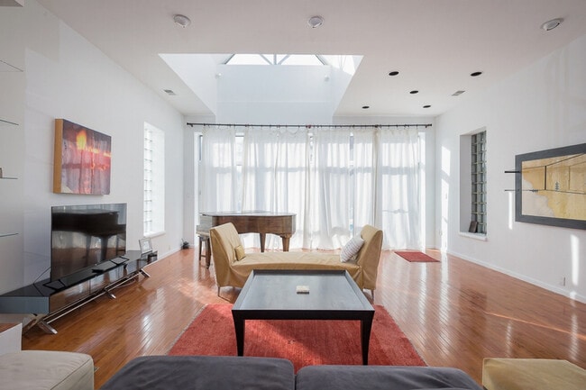 Photo - 440 M St NW Unit SI ID692P