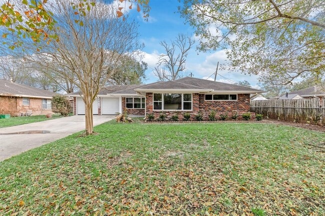 Photo - 10615 Clematis Ln