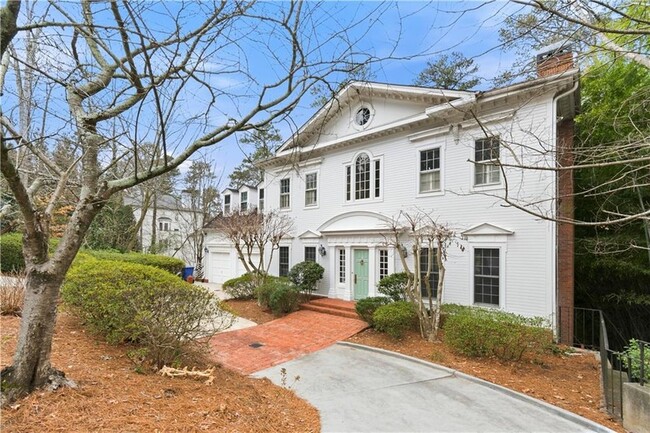 Photo - 430 W Wesley Rd NW