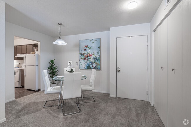 1BR, 1BA - 759SF - Dining Room - Winchell Way Apartments