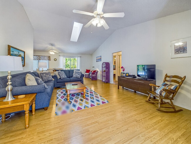 Building Photo - 31 McKenzie Dr Unit SI ID1621853P