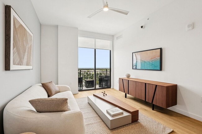 1BR, 1BA - 750SF - Living room - 101 Dania Beach