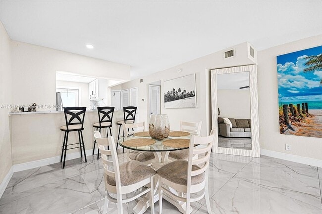Photo - 400 SE 10th St Unit 105