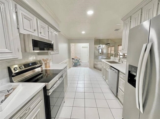Photo - 18226 Vinland Dr