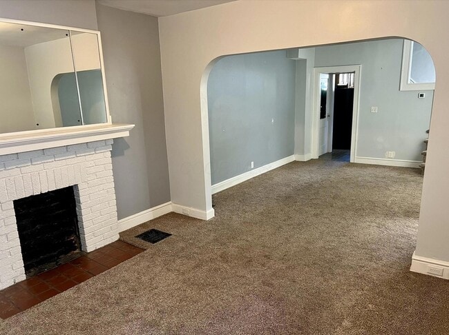 Building Photo - 212 E Hudson St