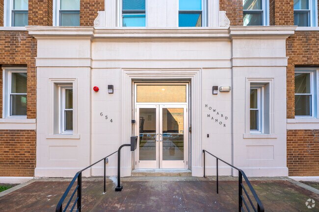 Entrance - Howard Manor