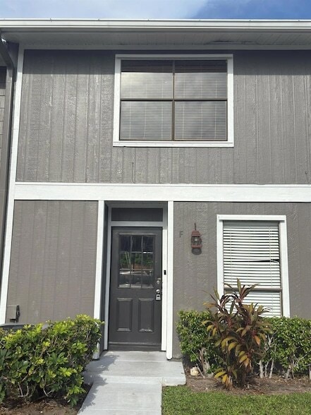 Building Photo - 799 Hill Dr