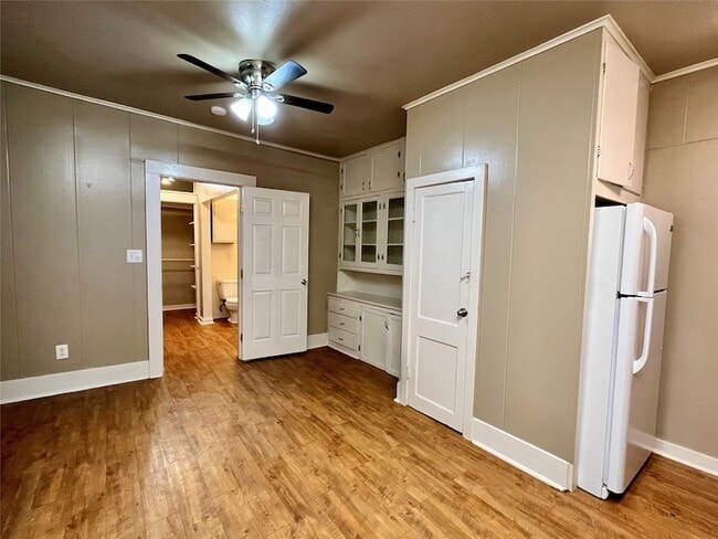 Building Photo - 1002 Gregg St Unit CB