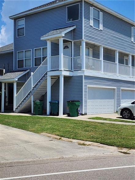 Photo - 870 Marina Dr