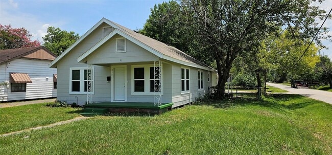 Building Photo - 215 San Jacinto St