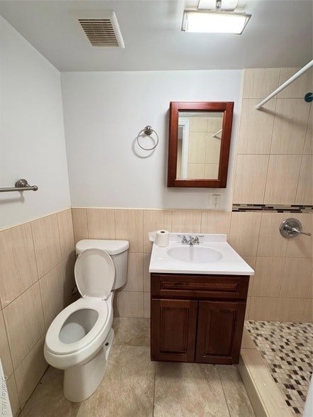 Photo - 1019 E 230th St