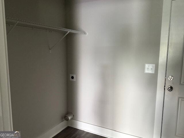 Photo - 2587 Memorial Rd