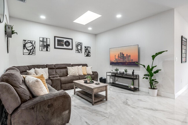 Photo - 826 SW 14th Ct Unit SI FL1-ID1475644P