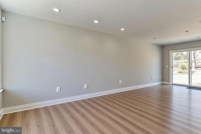 Photo - 415 Ritchie Pkwy