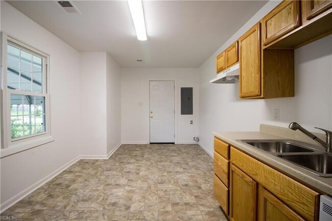 Photo - 1343 W 39th St