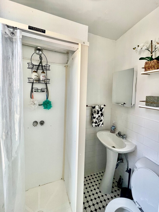 Photo - 542 E 14th St Unit SI ID1261205P