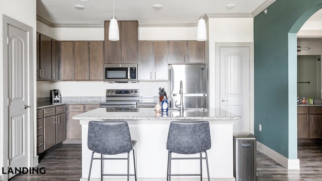 Photo - 12500 Shadowglen Trce Unit 11304
