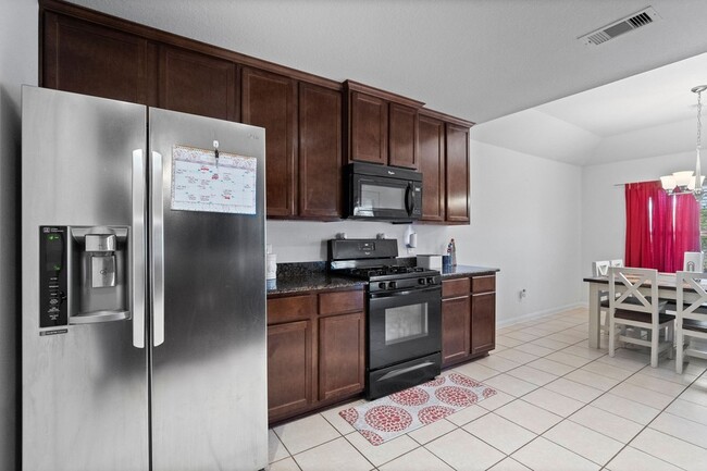 Photo - 2022 Borthwick Ln