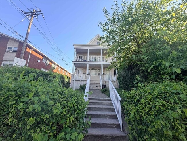 Building Photo - 28 E 32nd St Unit 2