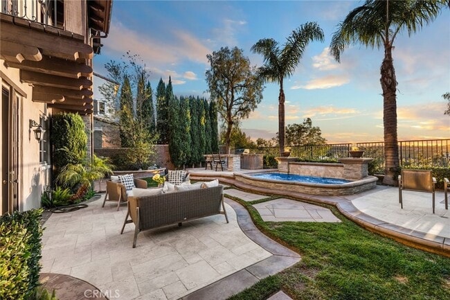 Photo - 33 Tall Hedge