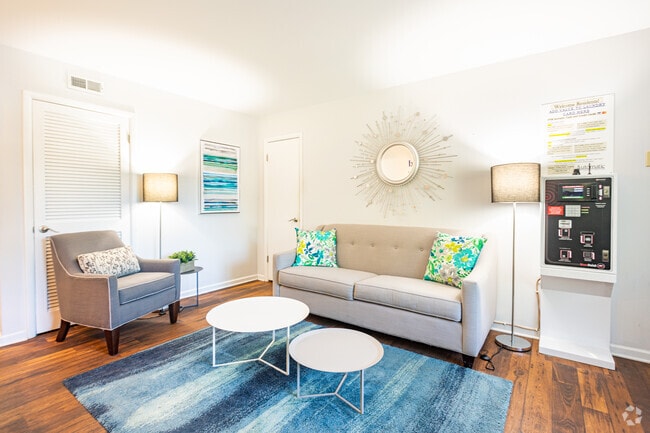 Lobby - Stratford at Williamsburg