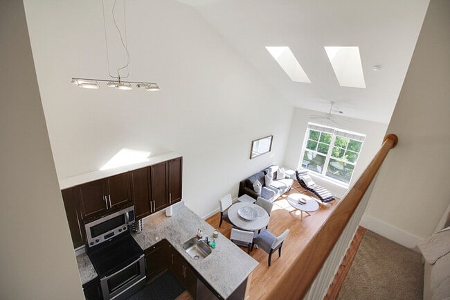 Photo - 909 Usher St Unit ID1395348P