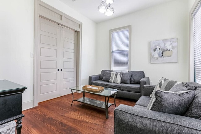 Building Photo - 2209 Louisiana Ave Unit ID1225791P