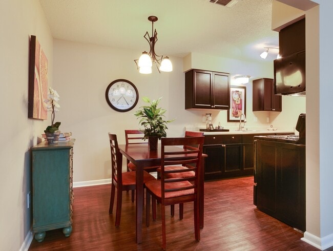 Photo - The Waterford Apartments