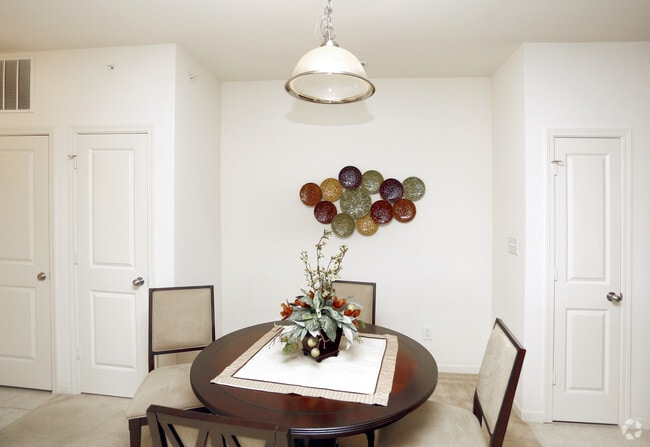 2BR, 2BA - 1094 SF - LEGACY PARK